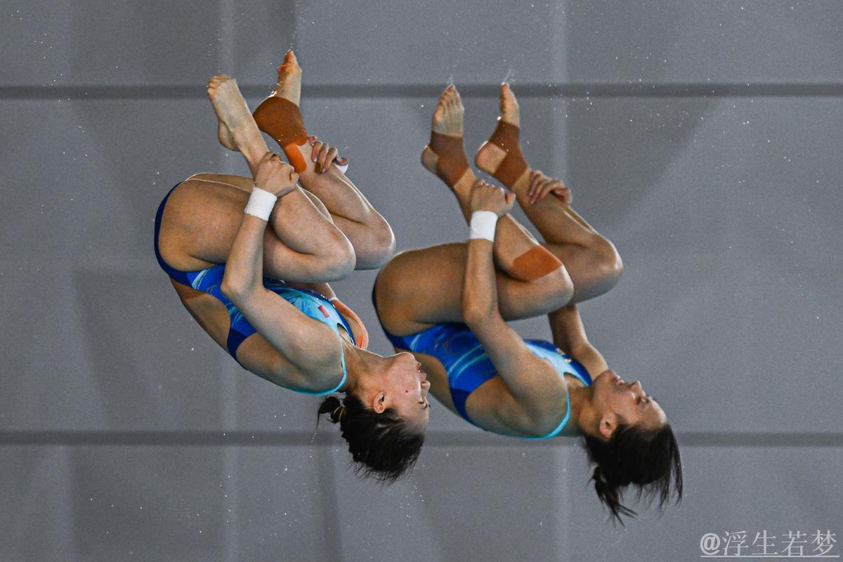 跳水世界杯巅峰对决：女子双人10米跳台冠军争夺战